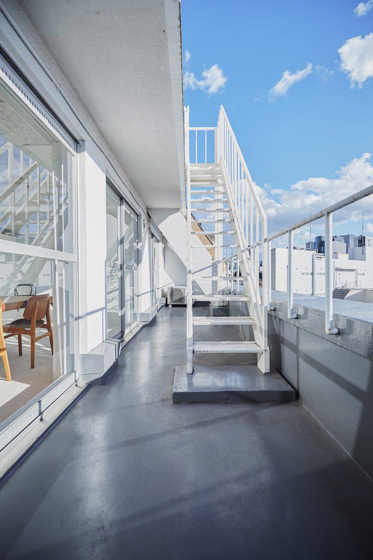 501 階段のあるバルコニー