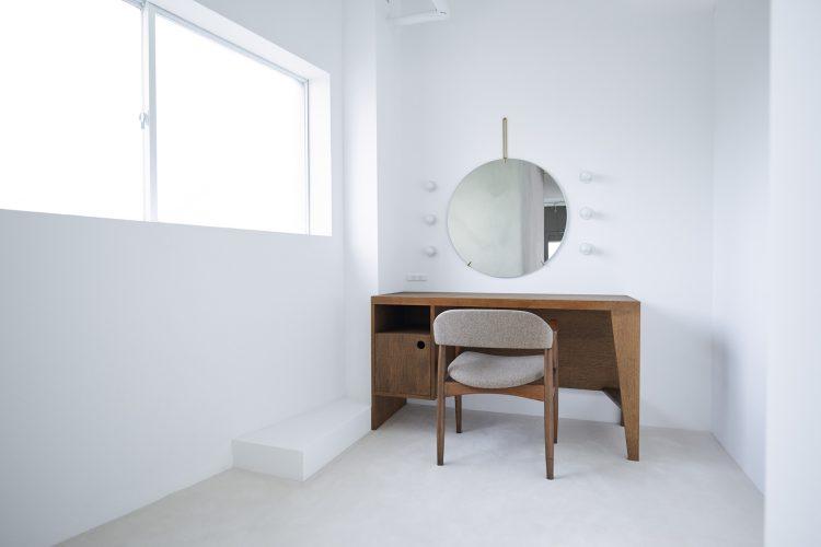 501 大きな窓のメイクルーム