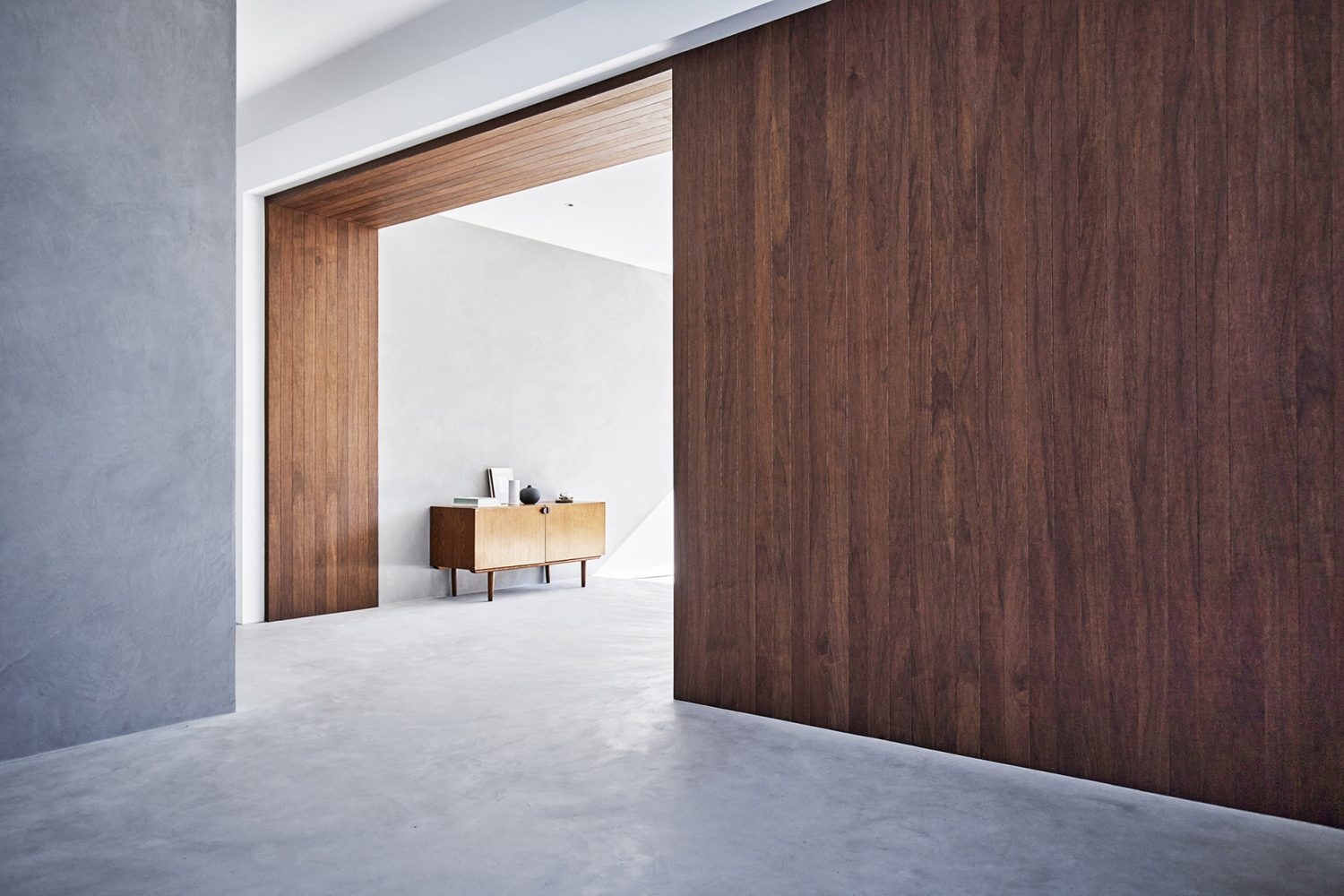 ダイナミックに交差する背景