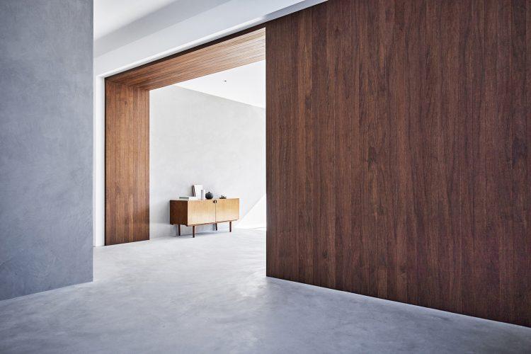 ダイナミックに交差する背景