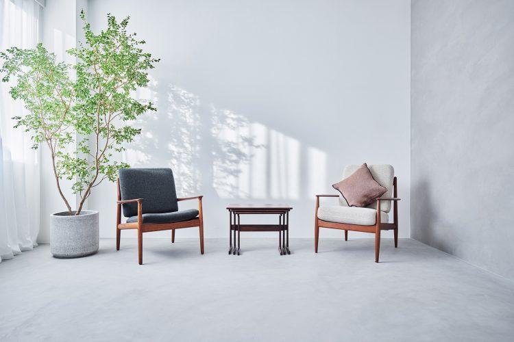 午後の光が差し込むリビング