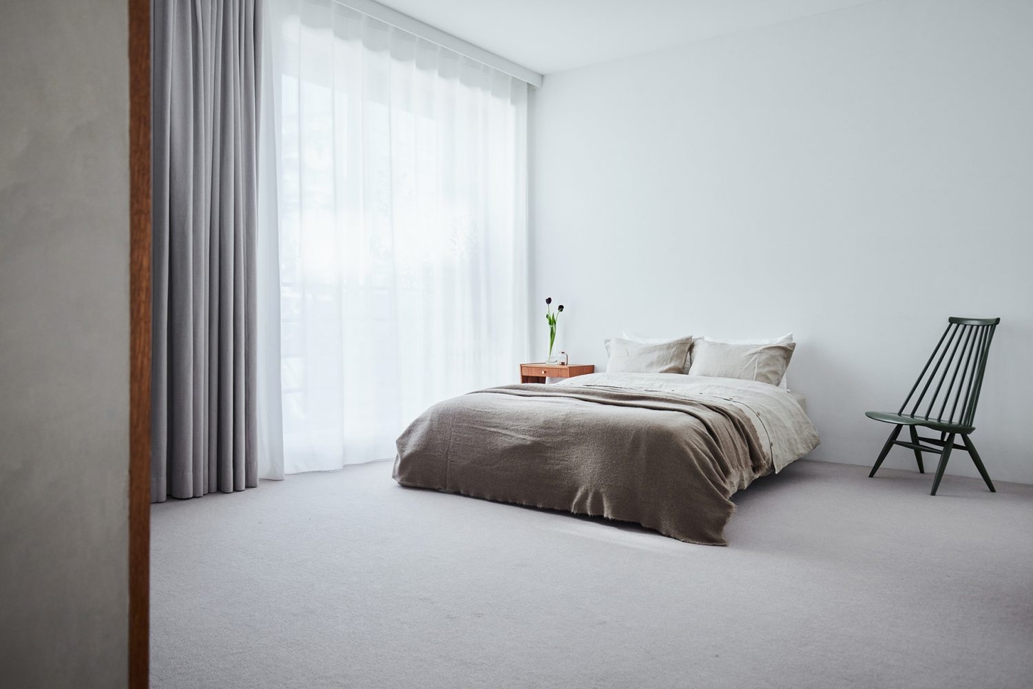 北からの安定した光の寝室