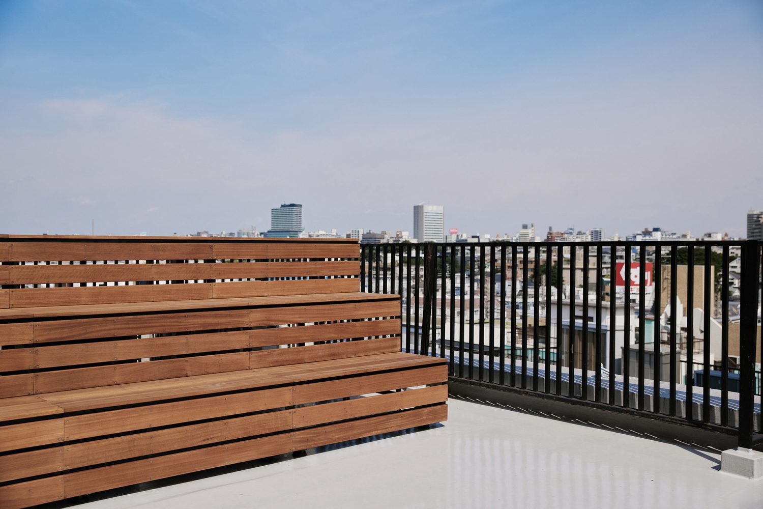 オプション:屋上 抜けのよいウッドベンチ