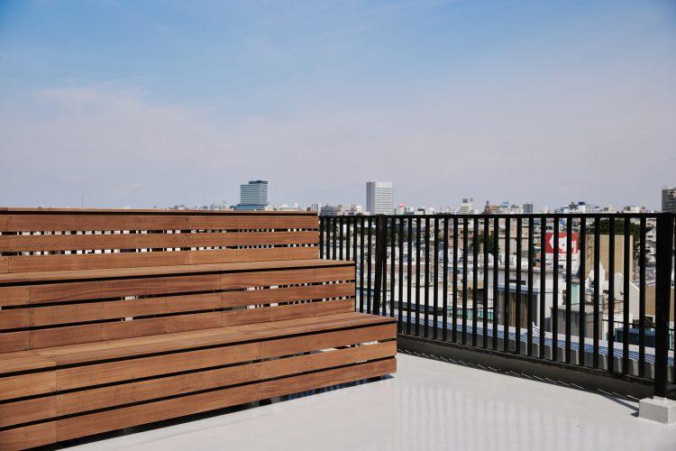 オプション:屋上 抜けのよいウッドベンチ