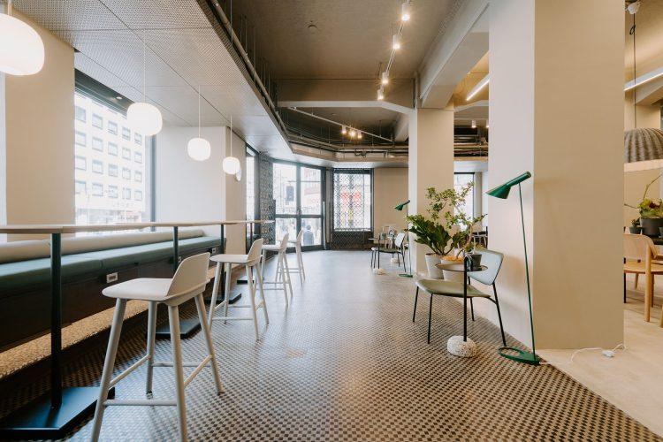 ラウンジ / 家具類移動変更可