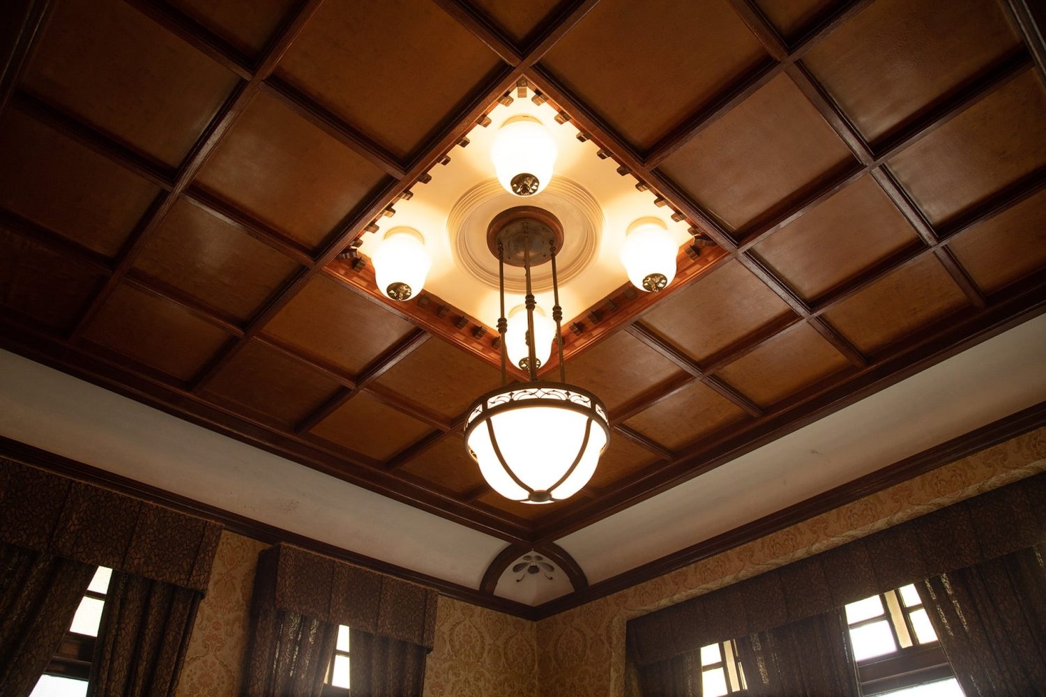 建築当時からの調度品を今も使用