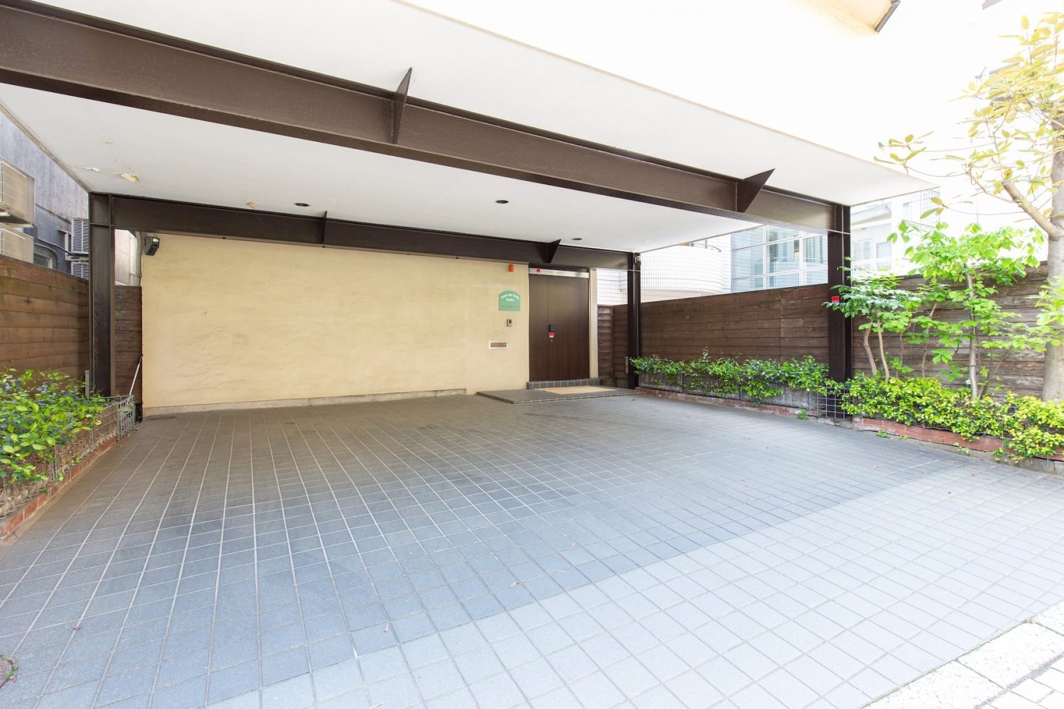 専用駐車場は2台駐車可能