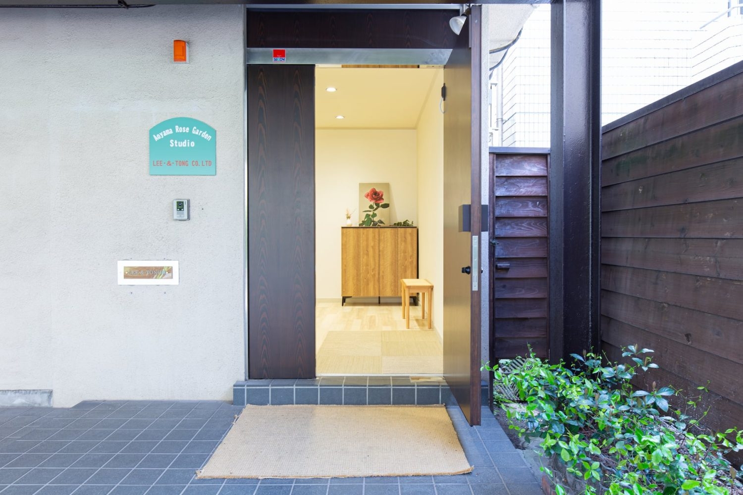 玄関入り口での撮影も