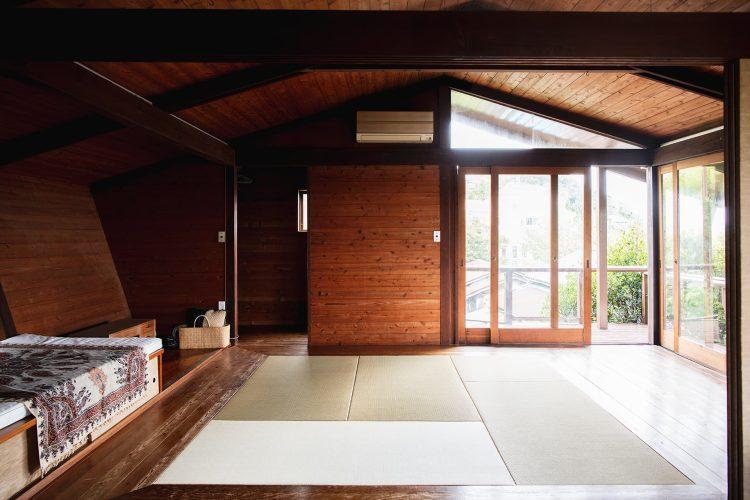 2F ダイニングから見る畳の空間