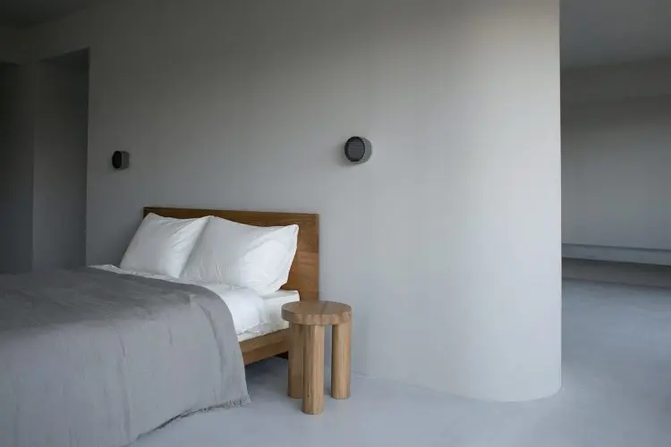 ダブルサイズのベッド