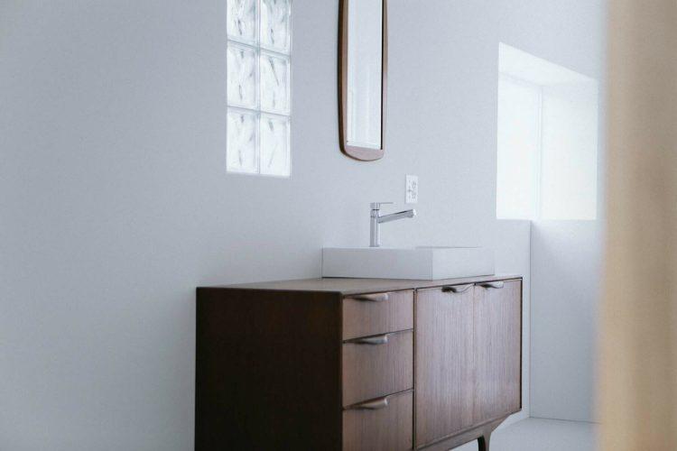 洗面台は木製部がやわらかな質感