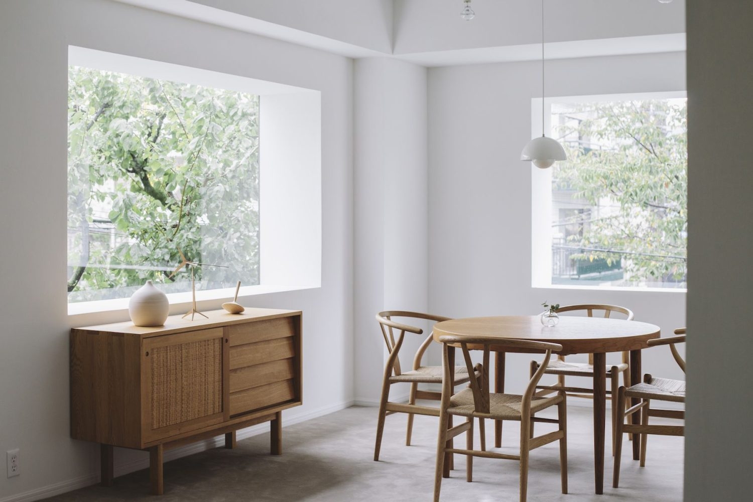 2F 2面から差し込む豊かな光