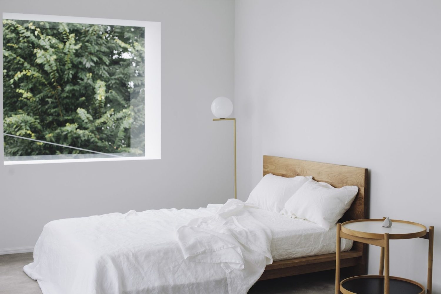 3F ダブルサイズのベッドと選りすぐりのプロップス