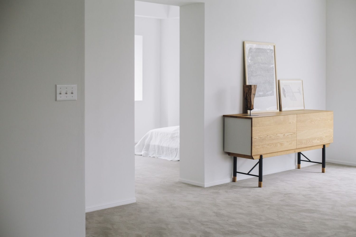 3F 背景として邪魔をしないミニマルな内装