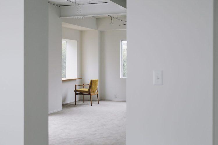 3F マスタード色がアクセントになるビンテージチェア