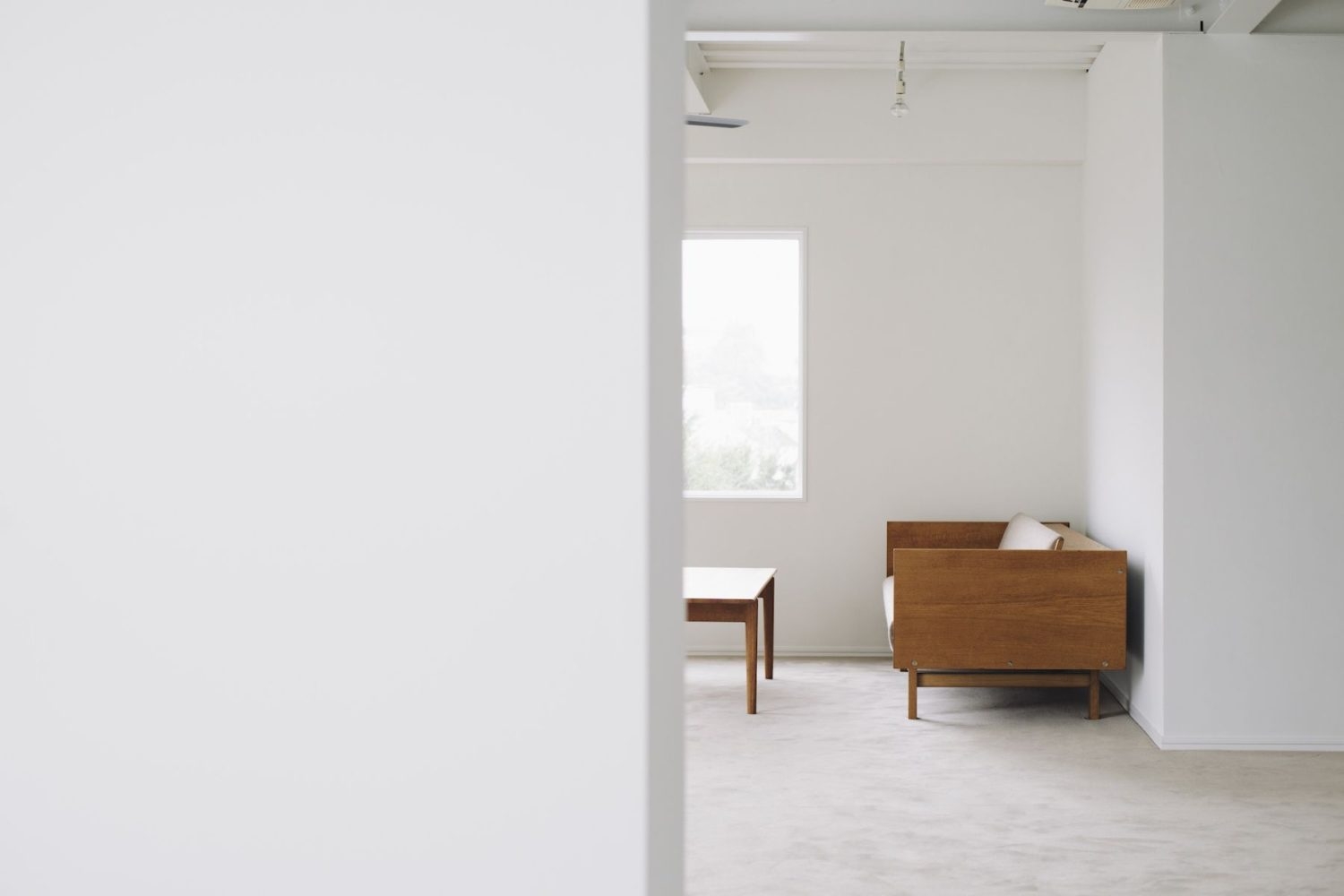 3F 理想の空間のために造作壁で室内をデザイン