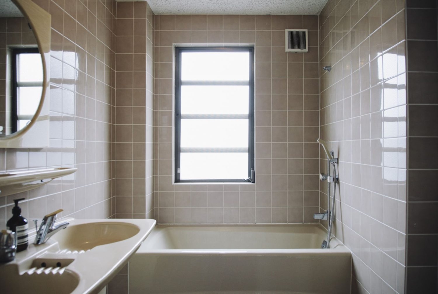 3F 備え付けのバスルームは元々の仕様