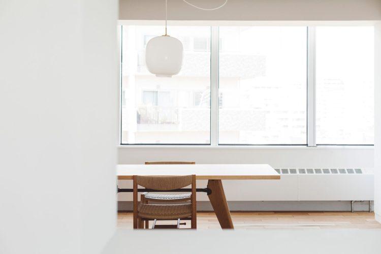 2m程の高さを持つ大窓は採光十分