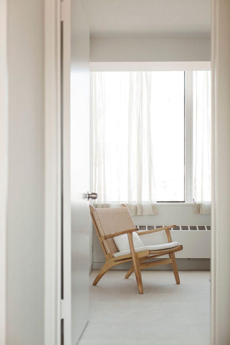 ゆったり寛げる低めな作りと角度が秀逸