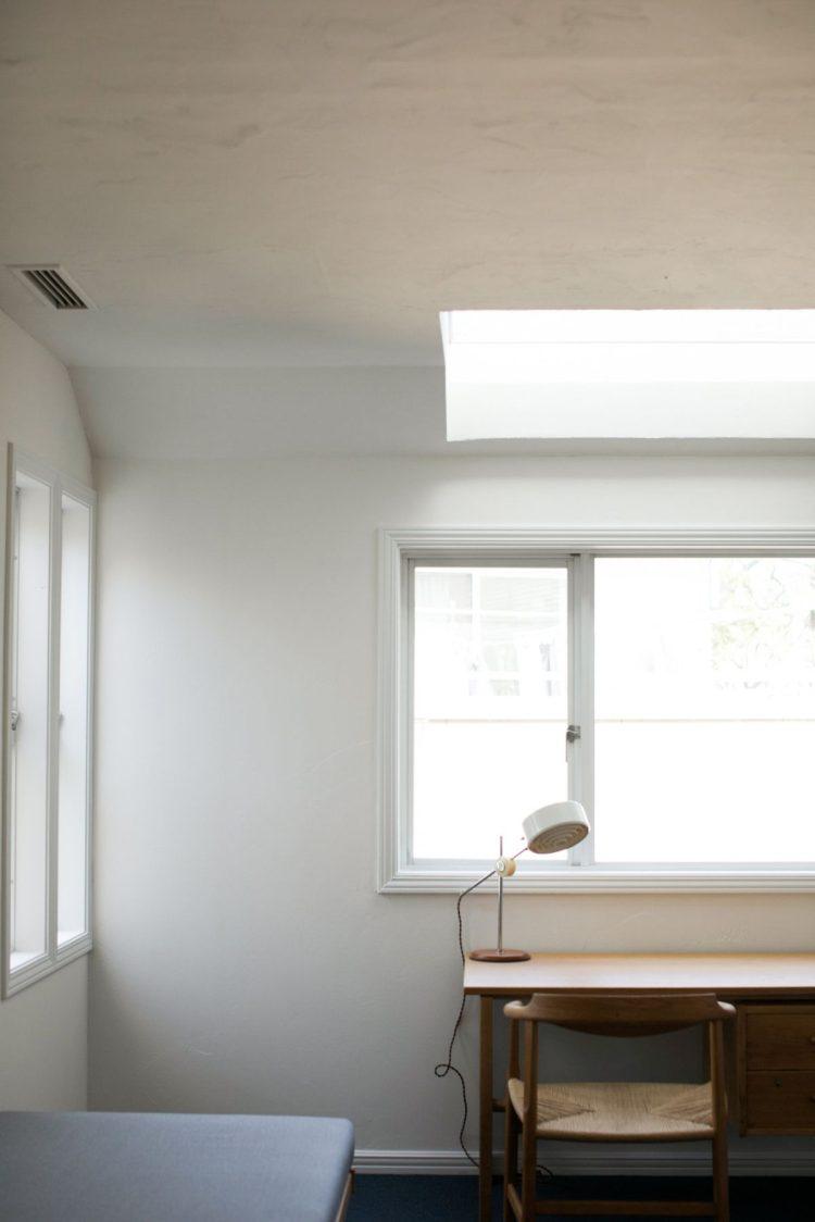 北向きの窓からはやわらかな光