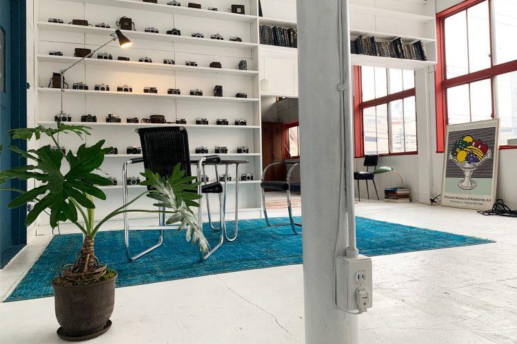 一眼レフ、二眼レフカメラを多く陳列