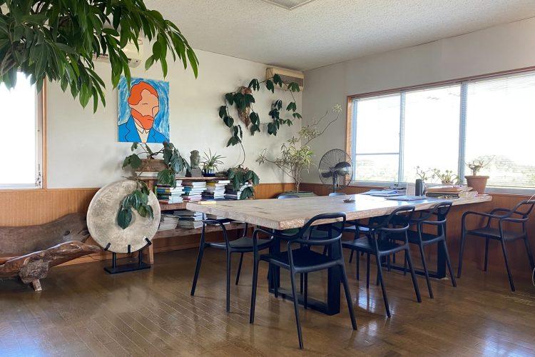 オフィス棟屋内 控室として