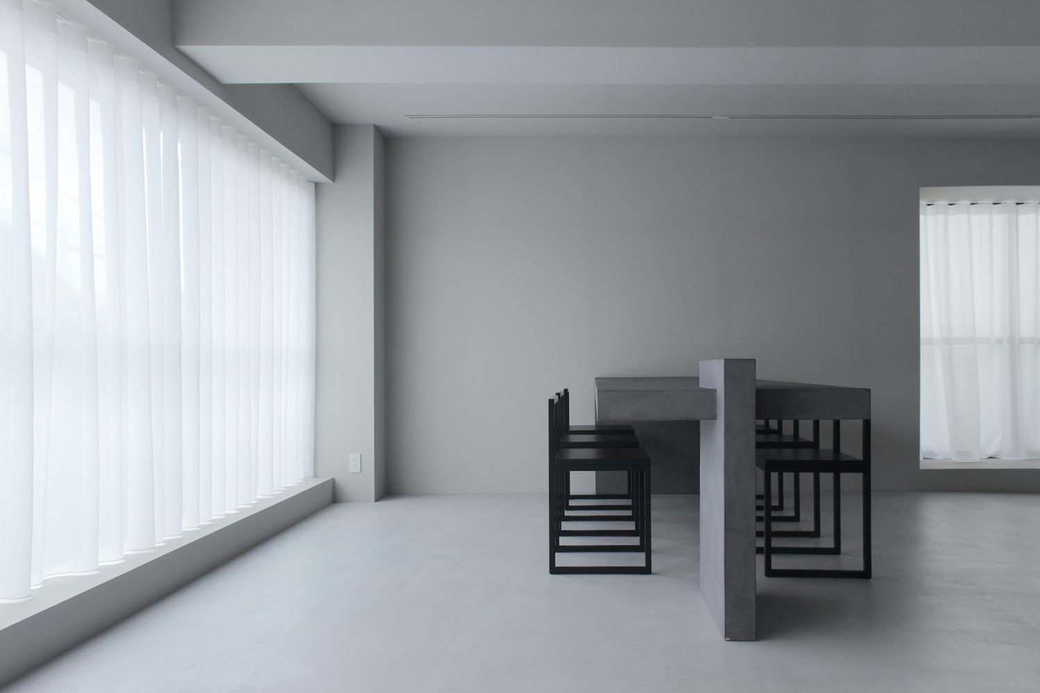 ソリッドさが際立つ角度