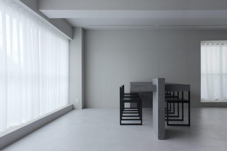 ソリッドさが際立つ角度