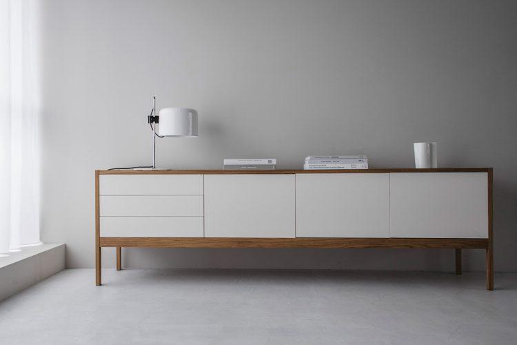 全面フラットで一切凹凸のないデザイン