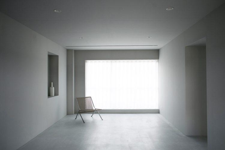 幅2.8m程の窓から十分に自然光が差し込みます