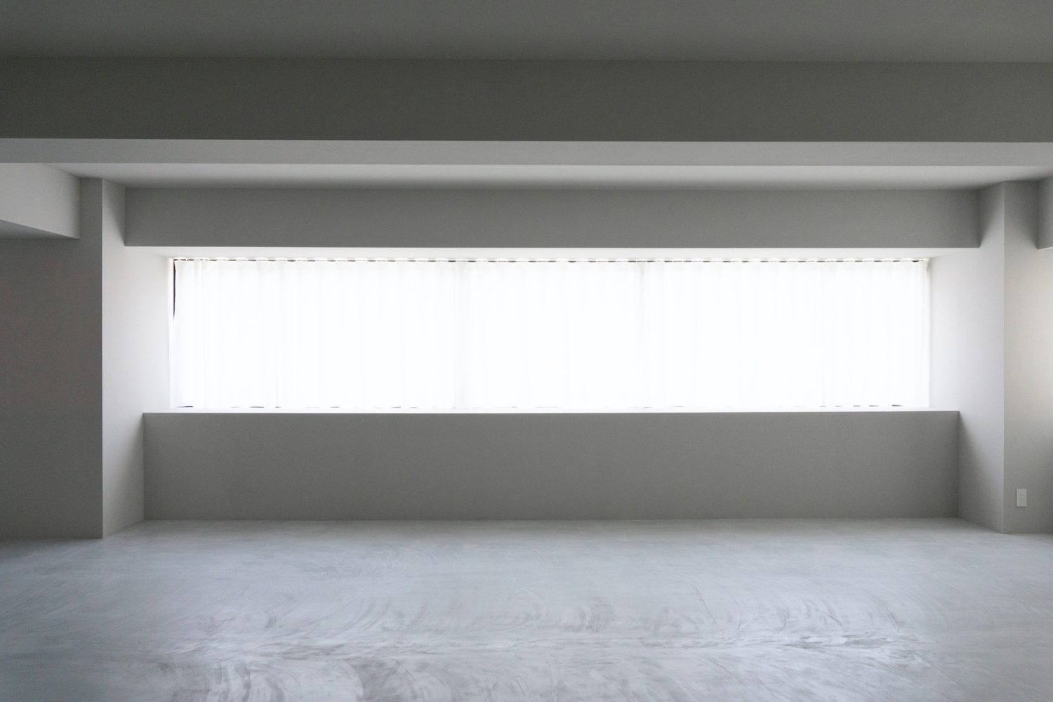 幅6mの窓からは豊かに光が差し込みます