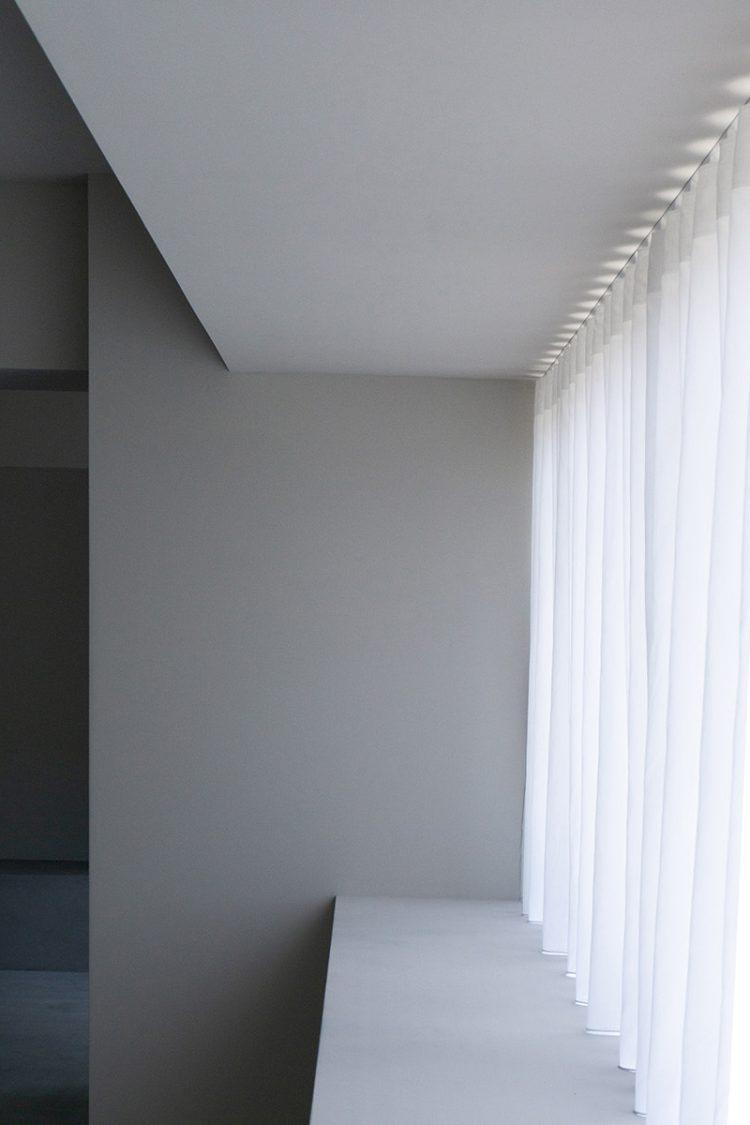 レースカーテンで光量の調整も