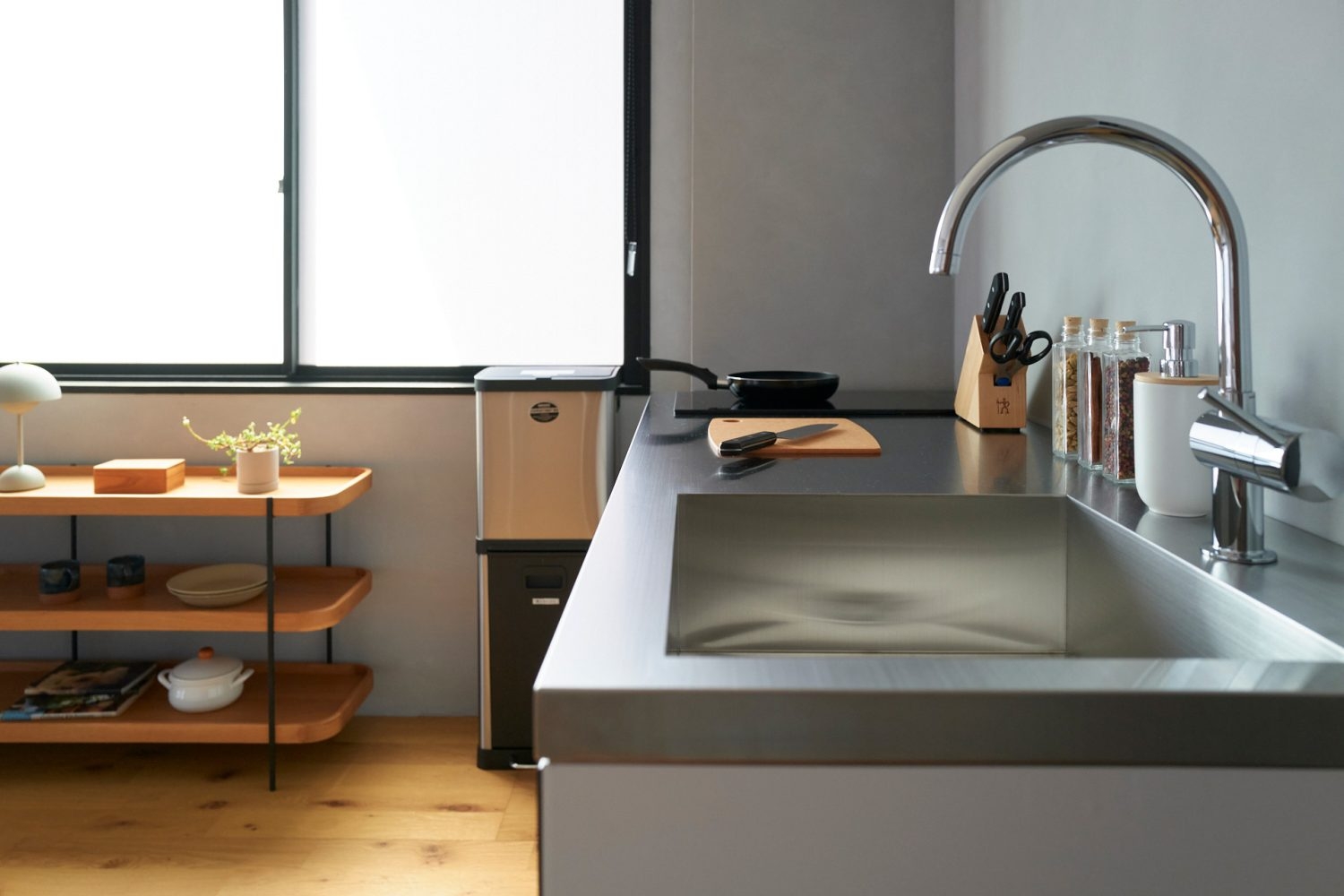 モルタル壁でのキッチン撮影にも