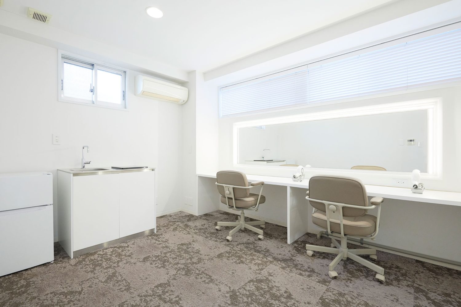 メイクルーム内のミニキッチン