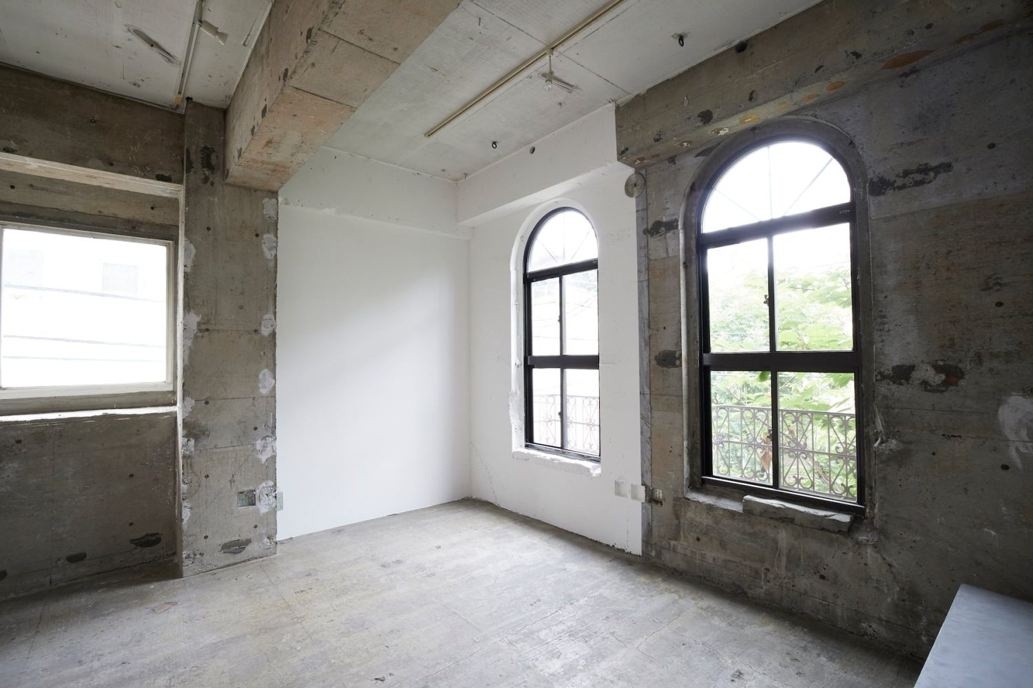 印象的なアーチ窓