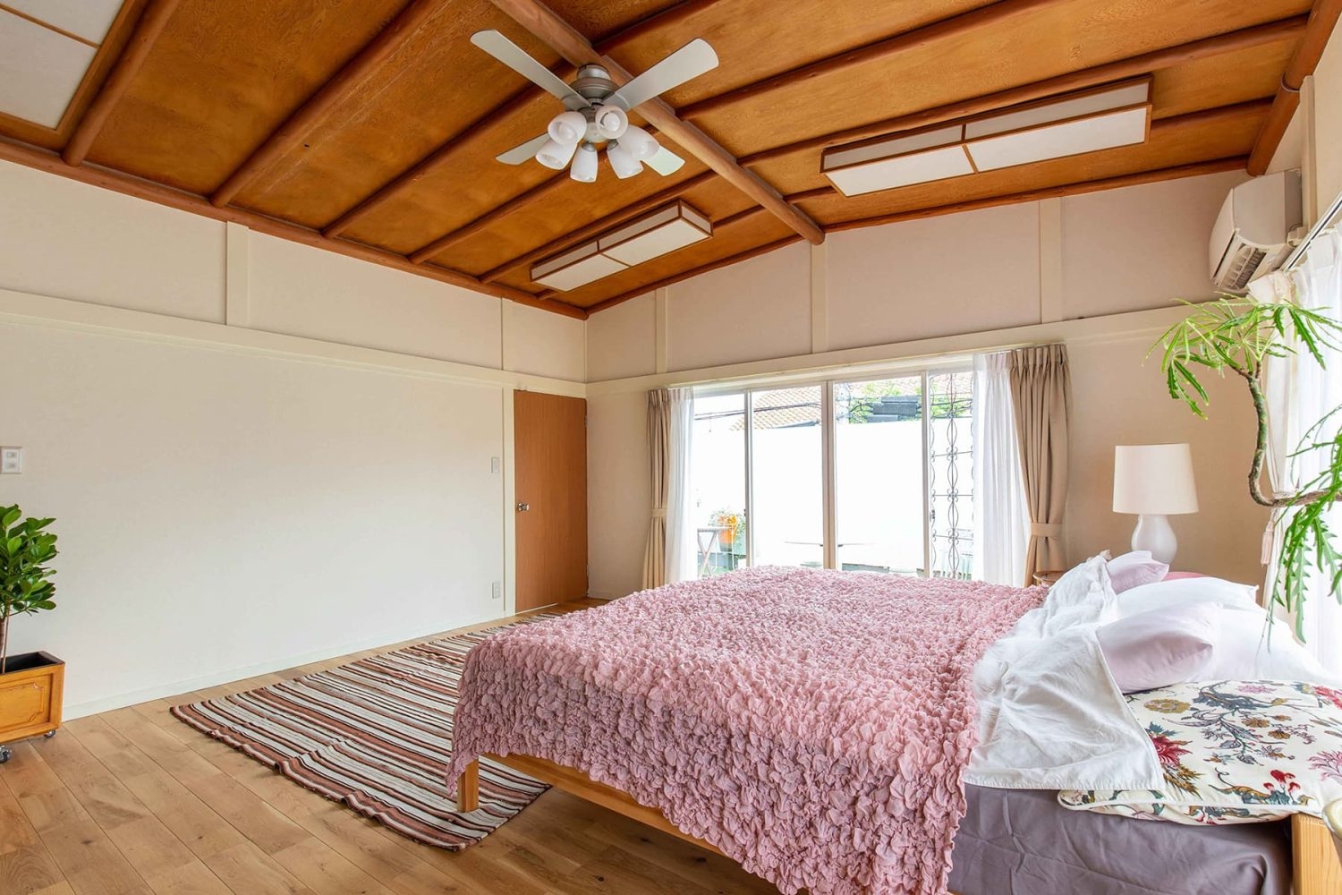2F:BED ROOM