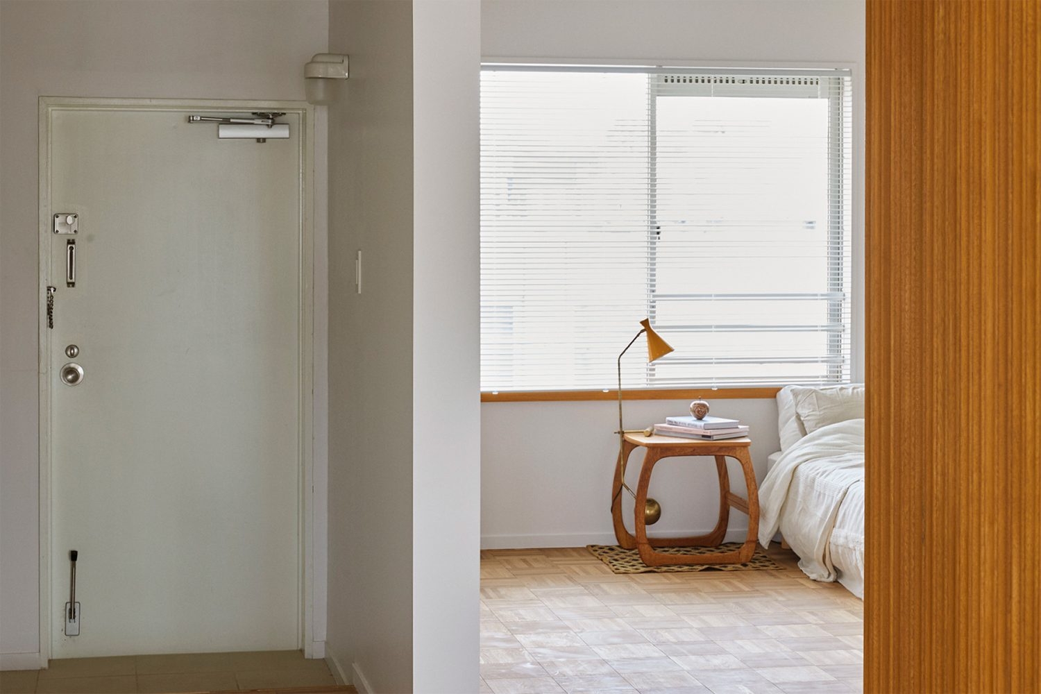 玄関横にベッドルーム