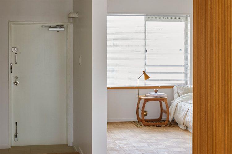 玄関横にベッドルーム