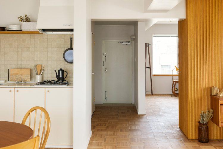 リビングから玄関