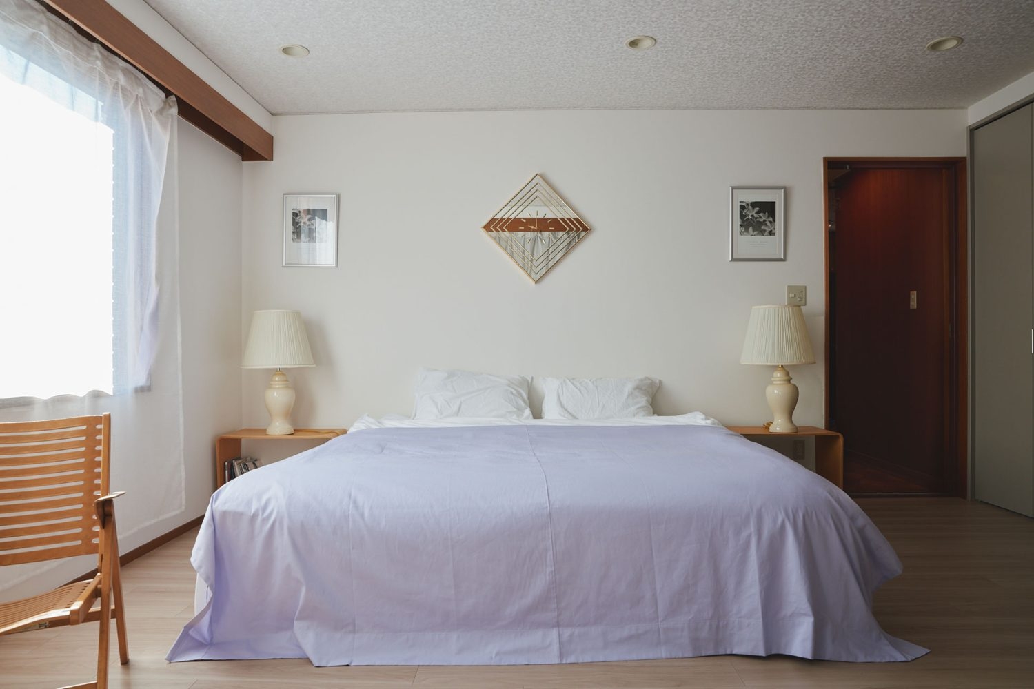 2F ホテルのようなベッドルーム