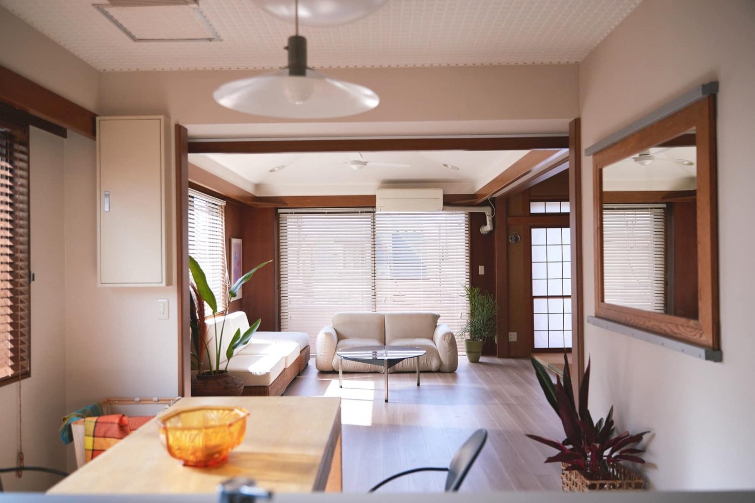 2F キッチンからリビング抜け