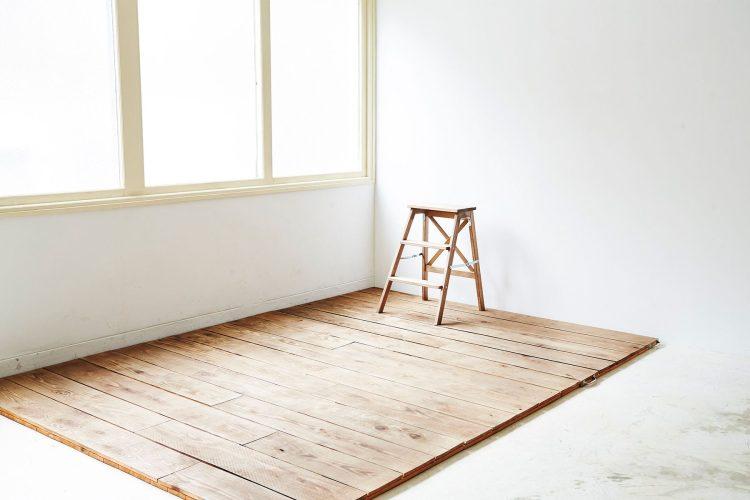 可動式フローリング床(暗色)