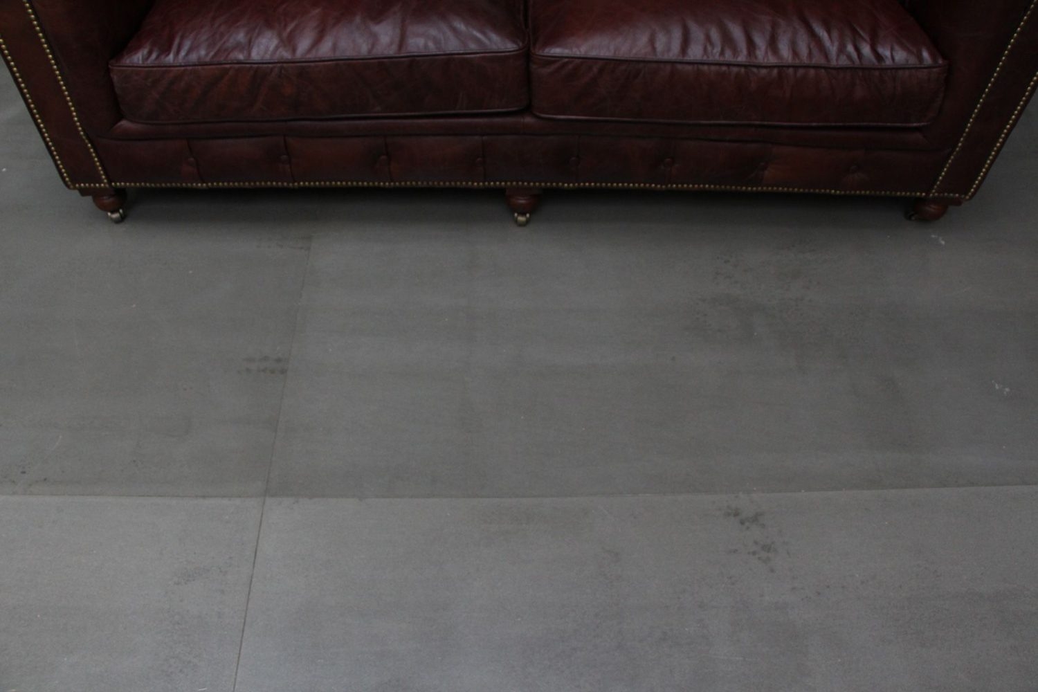 床はモノトーン