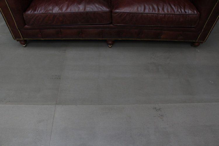 床はモノトーン