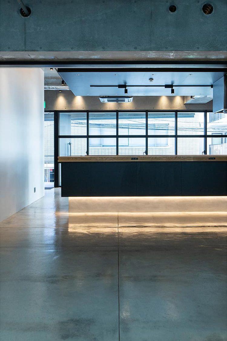 専用の出入口方面