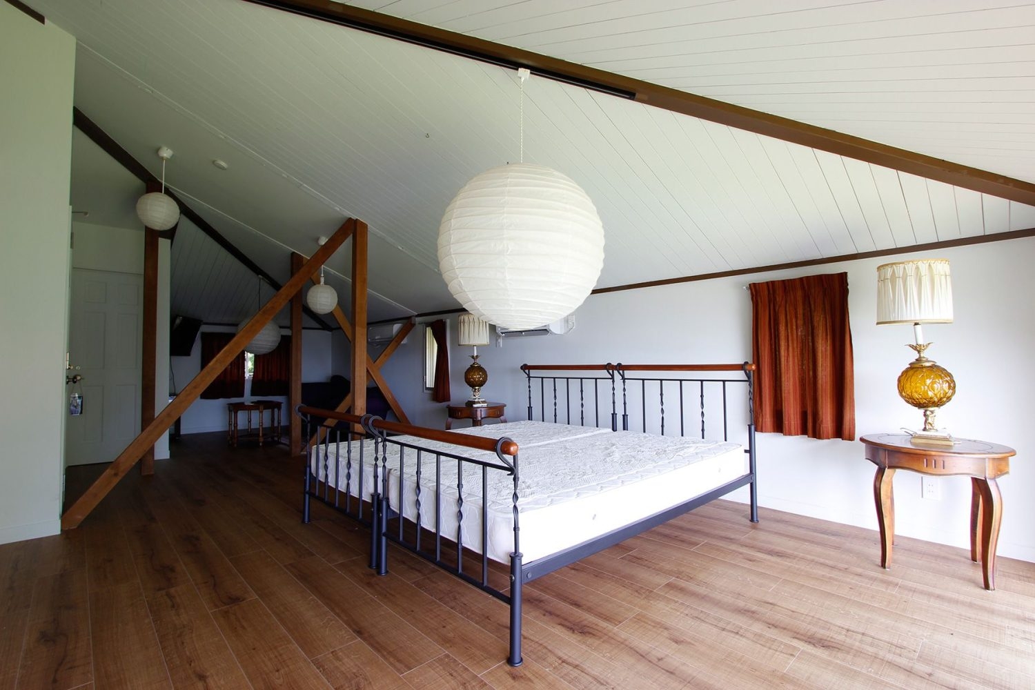 2F ベッドルーム