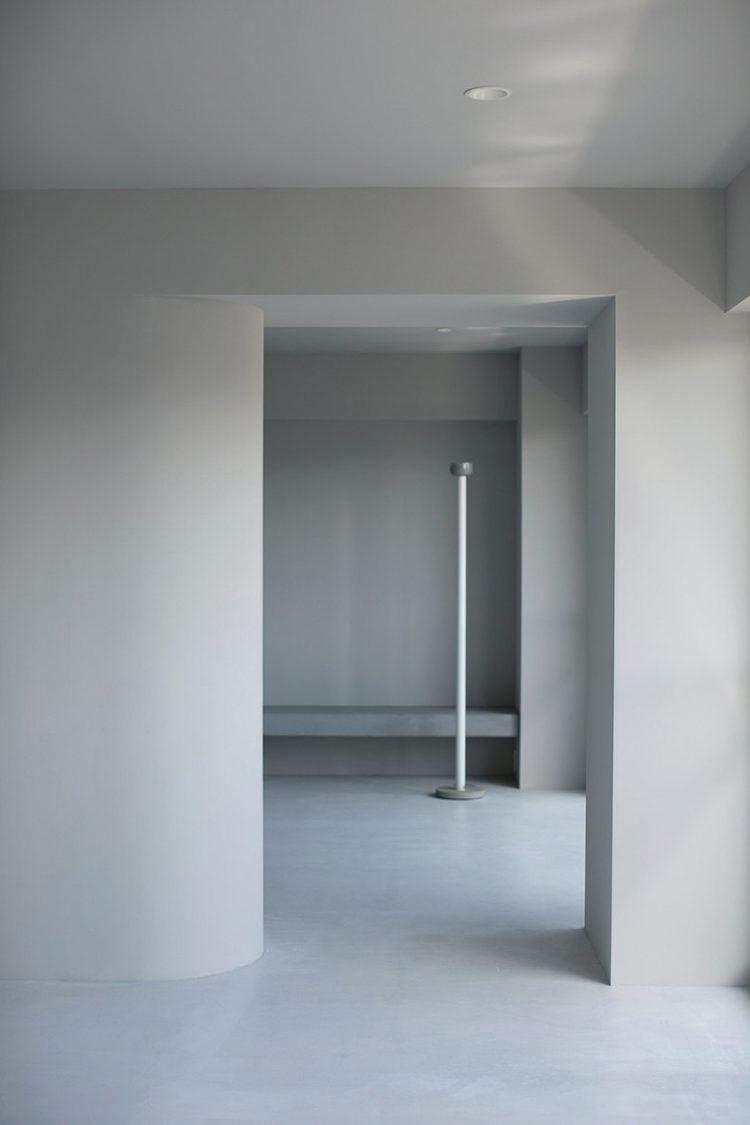 アール壁の先にはもう一部屋