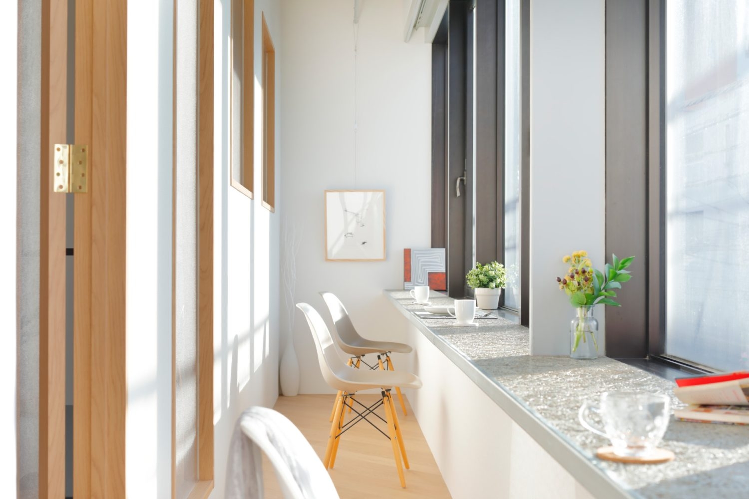 9mのカウンターがある大きな窓