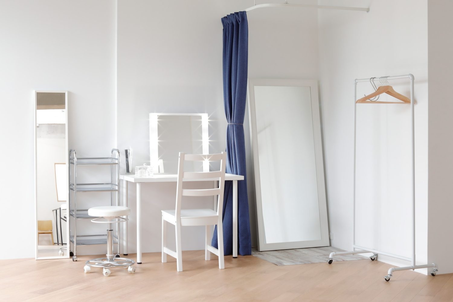 白で統一されたメイクスペース