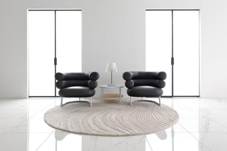 窓裏照明での夜間撮影のカット